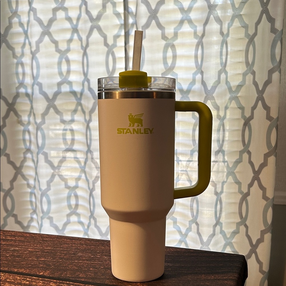 Stanley White and Yellow Insulated Tumbler - 40oz - EUC